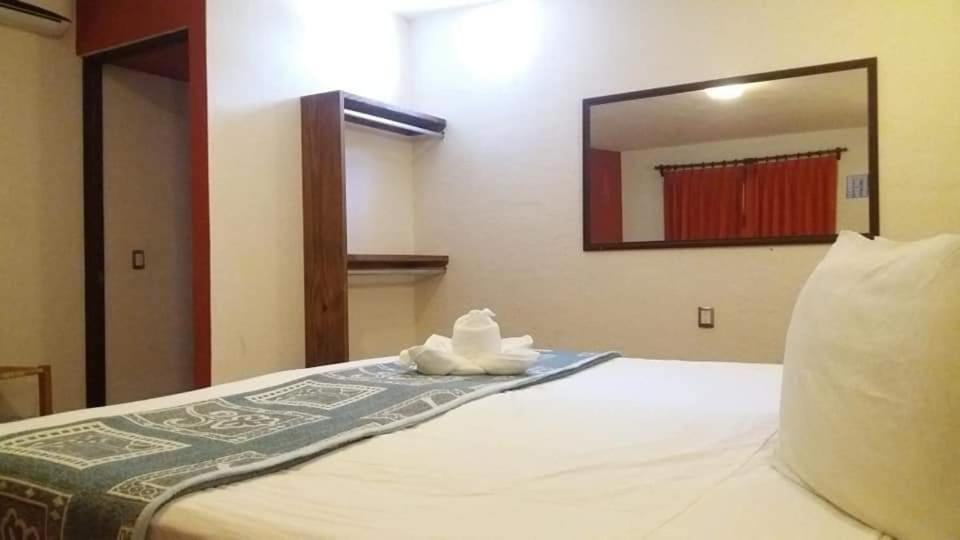 Hotel Maya 2012 Amacuzac Buitenkant foto