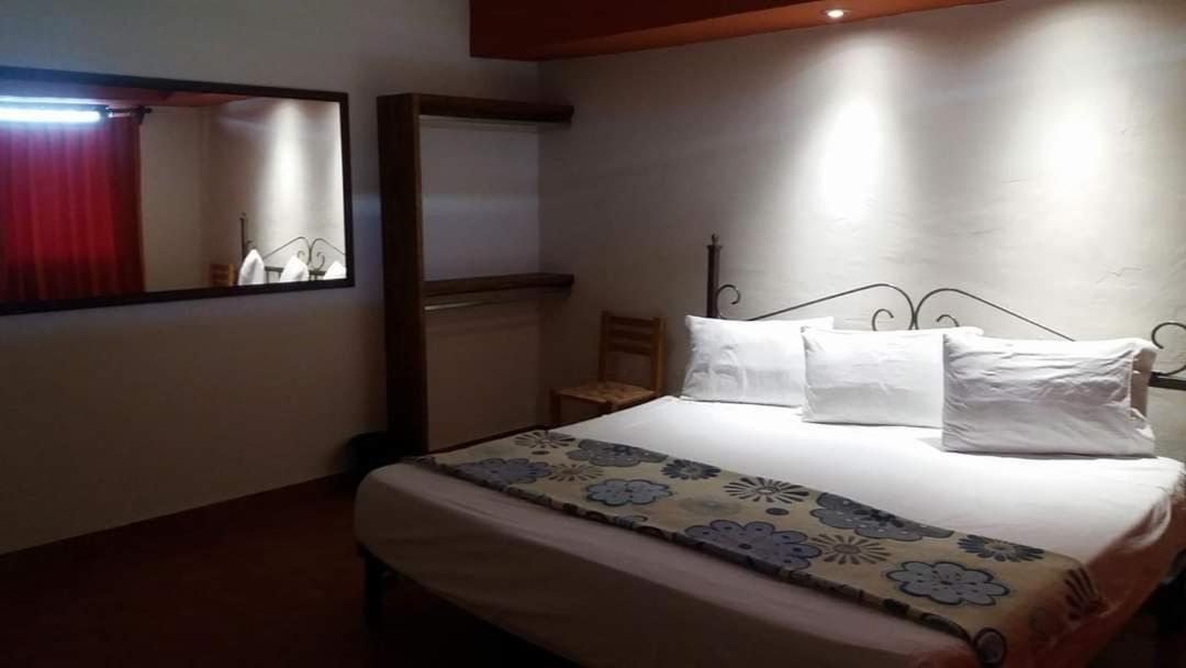 Hotel Maya 2012 Amacuzac Buitenkant foto