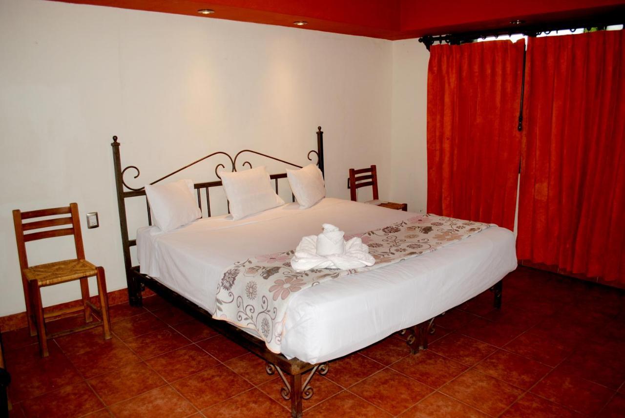 Hotel Maya 2012 Amacuzac Buitenkant foto