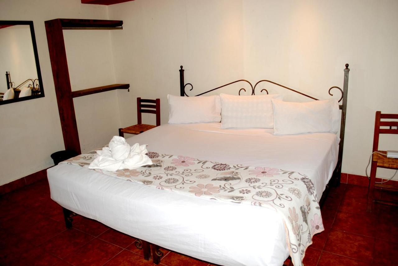 Hotel Maya 2012 Amacuzac Buitenkant foto